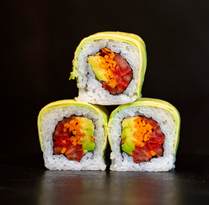Uramaki roll vegetariano